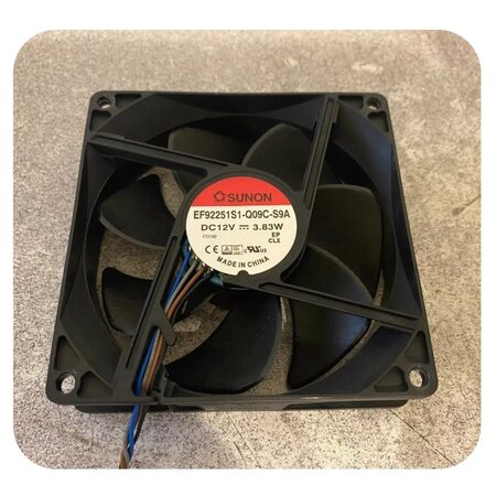 Everflow PWM Ventilátor, 92 mm, 12V, PN: EF92251S1-Q09C-S9A